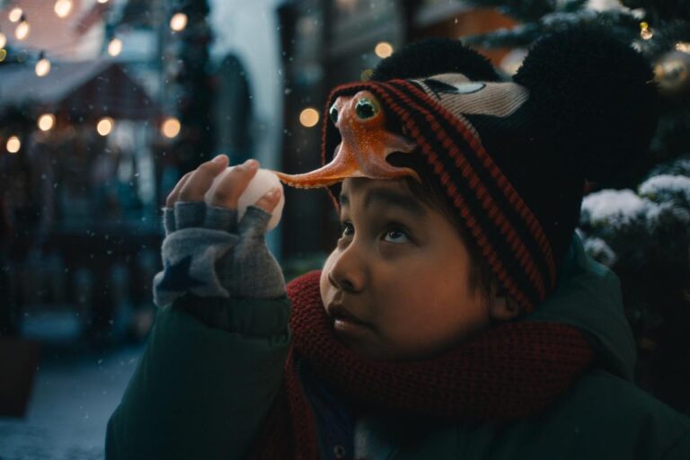 The Christmas announcement of Disney by Adam & Eve/DDB shows the friendship between the child and the octopus