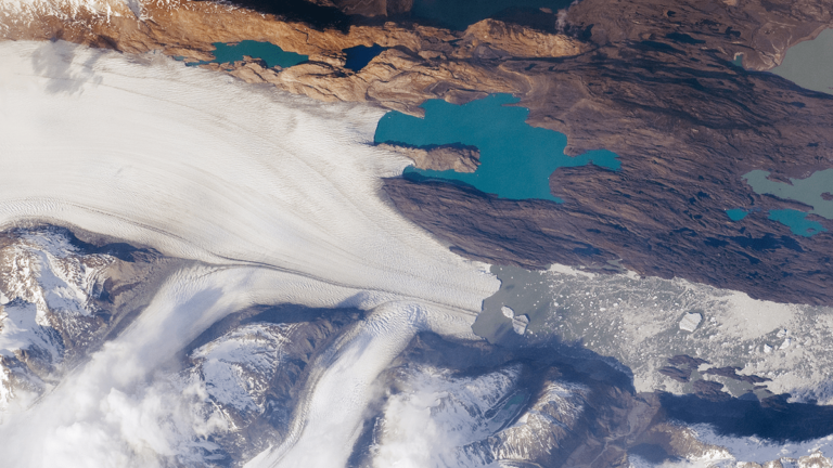 The clusted rhythm of glacial erosion