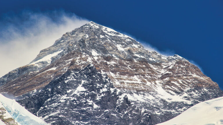 Geological mysteries at 8,000 meters