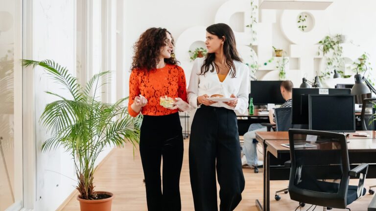 Top 10 employee performance feedback phrases for effective evaluations