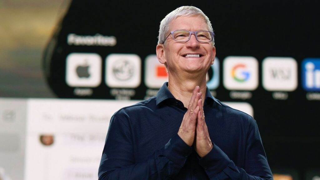 Tim Cook is safe from Apple Board of Directors