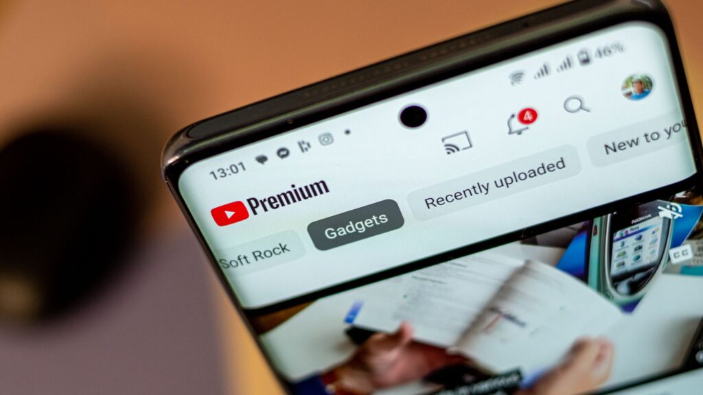 YouTube presents a major overhaul of its video player for Android and iOS users