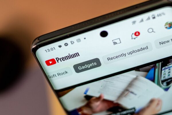 YouTube presents a major overhaul of its video player for Android and iOS users