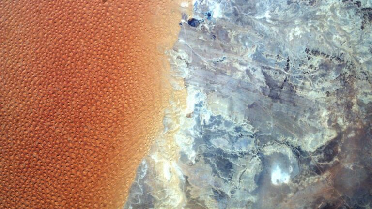 Sea of ​​the clashes of ‘star dunas’ of the sea with land from another world where 2 countries – land from space are found